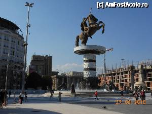 [P01] Skopje - Piaţa Macedonia, statuia ecvestră a lui Alexandru cel Mare.  » foto by iulianic
 - 
<span class="allrVoted glyphicon glyphicon-heart hidden" id="av690141"></span>
<a class="m-l-10 hidden" id="sv690141" onclick="voting_Foto_DelVot(,690141,10053)" role="button">șterge vot <span class="glyphicon glyphicon-remove"></span></a>
<a id="v9690141" class=" c-red"  onclick="voting_Foto_SetVot(690141)" role="button"><span class="glyphicon glyphicon-heart-empty"></span> <b>LIKE</b> = Votează poza</a> <img class="hidden"  id="f690141W9" src="/imagini/loader.gif" border="0" /><span class="AjErrMes hidden" id="e690141ErM"></span>