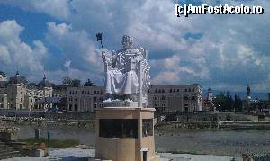 [P15] Statuia lui Justinian I din piața centrală a orașului Skopje, Macedonia (FYROM).  » foto by traian.leuca †
 - 
<span class="allrVoted glyphicon glyphicon-heart hidden" id="av620768"></span>
<a class="m-l-10 hidden" id="sv620768" onclick="voting_Foto_DelVot(,620768,10053)" role="button">șterge vot <span class="glyphicon glyphicon-remove"></span></a>
<a id="v9620768" class=" c-red"  onclick="voting_Foto_SetVot(620768)" role="button"><span class="glyphicon glyphicon-heart-empty"></span> <b>LIKE</b> = Votează poza</a> <img class="hidden"  id="f620768W9" src="/imagini/loader.gif" border="0" /><span class="AjErrMes hidden" id="e620768ErM"></span>