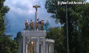 [P17] Grup statuar în parcul Femeia Războinică din orașul Skopje, Macedonia (FYROM).  » foto by traian.leuca †
 - 
<span class="allrVoted glyphicon glyphicon-heart hidden" id="av620770"></span>
<a class="m-l-10 hidden" id="sv620770" onclick="voting_Foto_DelVot(,620770,10053)" role="button">șterge vot <span class="glyphicon glyphicon-remove"></span></a>
<a id="v9620770" class=" c-red"  onclick="voting_Foto_SetVot(620770)" role="button"><span class="glyphicon glyphicon-heart-empty"></span> <b>LIKE</b> = Votează poza</a> <img class="hidden"  id="f620770W9" src="/imagini/loader.gif" border="0" /><span class="AjErrMes hidden" id="e620770ErM"></span>