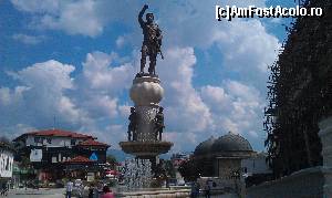 [P07] Statuia lui Filip al II-lea din piața centrală a orașului Skopje, Macedonia (FYROM).  » foto by traian.leuca †
 - 
<span class="allrVoted glyphicon glyphicon-heart hidden" id="av620760"></span>
<a class="m-l-10 hidden" id="sv620760" onclick="voting_Foto_DelVot(,620760,10053)" role="button">șterge vot <span class="glyphicon glyphicon-remove"></span></a>
<a id="v9620760" class=" c-red"  onclick="voting_Foto_SetVot(620760)" role="button"><span class="glyphicon glyphicon-heart-empty"></span> <b>LIKE</b> = Votează poza</a> <img class="hidden"  id="f620760W9" src="/imagini/loader.gif" border="0" /><span class="AjErrMes hidden" id="e620760ErM"></span>