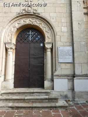 [P12] Grivița - Mausoleul Eroilor Români. Intrarea și placa inscripționată numai în bulgărește.  » foto by iulianic
 - 
<span class="allrVoted glyphicon glyphicon-heart hidden" id="av1022807"></span>
<a class="m-l-10 hidden" id="sv1022807" onclick="voting_Foto_DelVot(,1022807,10059)" role="button">șterge vot <span class="glyphicon glyphicon-remove"></span></a>
<a id="v91022807" class=" c-red"  onclick="voting_Foto_SetVot(1022807)" role="button"><span class="glyphicon glyphicon-heart-empty"></span> <b>LIKE</b> = Votează poza</a> <img class="hidden"  id="f1022807W9" src="/imagini/loader.gif" border="0" /><span class="AjErrMes hidden" id="e1022807ErM"></span>