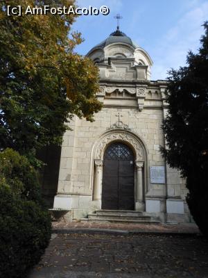 [P02] Grivița - Mausoleul Eroilor Români. Intrarea.  » foto by iulianic
 - 
<span class="allrVoted glyphicon glyphicon-heart hidden" id="av1022788"></span>
<a class="m-l-10 hidden" id="sv1022788" onclick="voting_Foto_DelVot(,1022788,10059)" role="button">șterge vot <span class="glyphicon glyphicon-remove"></span></a>
<a id="v91022788" class=" c-red"  onclick="voting_Foto_SetVot(1022788)" role="button"><span class="glyphicon glyphicon-heart-empty"></span> <b>LIKE</b> = Votează poza</a> <img class="hidden"  id="f1022788W9" src="/imagini/loader.gif" border="0" /><span class="AjErrMes hidden" id="e1022788ErM"></span>