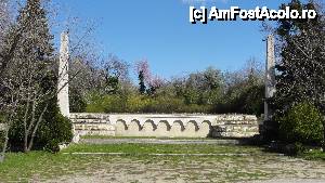 [P04] Monument în parcul mausoleului.  » foto by Nasshu
 - 
<span class="allrVoted glyphicon glyphicon-heart hidden" id="av413603"></span>
<a class="m-l-10 hidden" id="sv413603" onclick="voting_Foto_DelVot(,413603,10059)" role="button">șterge vot <span class="glyphicon glyphicon-remove"></span></a>
<a id="v9413603" class=" c-red"  onclick="voting_Foto_SetVot(413603)" role="button"><span class="glyphicon glyphicon-heart-empty"></span> <b>LIKE</b> = Votează poza</a> <img class="hidden"  id="f413603W9" src="/imagini/loader.gif" border="0" /><span class="AjErrMes hidden" id="e413603ErM"></span>