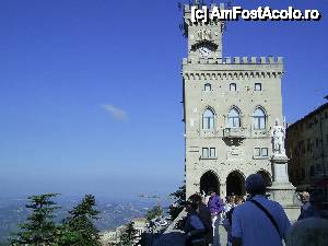 [P11] San Marino - Palatul guvernamental al micului stat independent.  » foto by iulianic
 - 
<span class="allrVoted glyphicon glyphicon-heart hidden" id="av394852"></span>
<a class="m-l-10 hidden" id="sv394852" onclick="voting_Foto_DelVot(,394852,10103)" role="button">șterge vot <span class="glyphicon glyphicon-remove"></span></a>
<a id="v9394852" class=" c-red"  onclick="voting_Foto_SetVot(394852)" role="button"><span class="glyphicon glyphicon-heart-empty"></span> <b>LIKE</b> = Votează poza</a> <img class="hidden"  id="f394852W9" src="/imagini/loader.gif" border="0" /><span class="AjErrMes hidden" id="e394852ErM"></span>