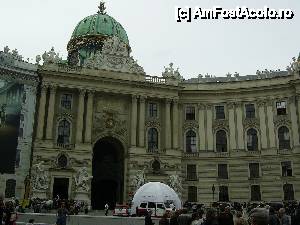 [P04] Viena - Una dintre intrarile la Palatul Hofburg.  » foto by iulianic
 - 
<span class="allrVoted glyphicon glyphicon-heart hidden" id="av394845"></span>
<a class="m-l-10 hidden" id="sv394845" onclick="voting_Foto_DelVot(,394845,10103)" role="button">șterge vot <span class="glyphicon glyphicon-remove"></span></a>
<a id="v9394845" class=" c-red"  onclick="voting_Foto_SetVot(394845)" role="button"><span class="glyphicon glyphicon-heart-empty"></span> <b>LIKE</b> = Votează poza</a> <img class="hidden"  id="f394845W9" src="/imagini/loader.gif" border="0" /><span class="AjErrMes hidden" id="e394845ErM"></span>