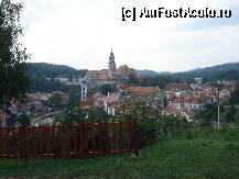 [P01] Din statia de autobuz, prima vedere a oraselului. Dupa cum vedeti, turnul castelului iese in evidenta. » foto by a.sr*
 - 
<span class="allrVoted glyphicon glyphicon-heart hidden" id="av252693"></span>
<a class="m-l-10 hidden" id="sv252693" onclick="voting_Foto_DelVot(,252693,10138)" role="button">șterge vot <span class="glyphicon glyphicon-remove"></span></a>
<a id="v9252693" class=" c-red"  onclick="voting_Foto_SetVot(252693)" role="button"><span class="glyphicon glyphicon-heart-empty"></span> <b>LIKE</b> = Votează poza</a> <img class="hidden"  id="f252693W9" src="/imagini/loader.gif" border="0" /><span class="AjErrMes hidden" id="e252693ErM"></span>