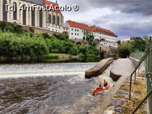 [P37] La pas prin orașul istoric Cesky Krumlov; una din micile cascade pe Vltava » foto by crismis
 - 
<span class="allrVoted glyphicon glyphicon-heart hidden" id="av1411519"></span>
<a class="m-l-10 hidden" id="sv1411519" onclick="voting_Foto_DelVot(,1411519,10138)" role="button">șterge vot <span class="glyphicon glyphicon-remove"></span></a>
<a id="v91411519" class=" c-red"  onclick="voting_Foto_SetVot(1411519)" role="button"><span class="glyphicon glyphicon-heart-empty"></span> <b>LIKE</b> = Votează poza</a> <img class="hidden"  id="f1411519W9" src="/imagini/loader.gif" border="0" /><span class="AjErrMes hidden" id="e1411519ErM"></span>