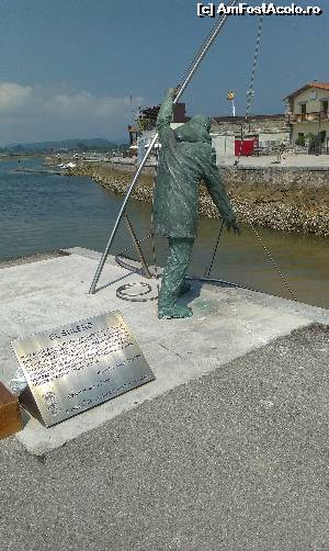 [P13] Statuia pescarului, in apropiere de Plaza de Toros, pe faleza din Santoña.  » foto by alinaro
 - 
<span class="allrVoted glyphicon glyphicon-heart hidden" id="av569435"></span>
<a class="m-l-10 hidden" id="sv569435" onclick="voting_Foto_DelVot(,569435,10231)" role="button">șterge vot <span class="glyphicon glyphicon-remove"></span></a>
<a id="v9569435" class=" c-red"  onclick="voting_Foto_SetVot(569435)" role="button"><span class="glyphicon glyphicon-heart-empty"></span> <b>LIKE</b> = Votează poza</a> <img class="hidden"  id="f569435W9" src="/imagini/loader.gif" border="0" /><span class="AjErrMes hidden" id="e569435ErM"></span>