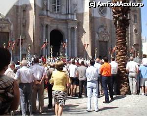 [P04] Cadiz - în faţa catedralei, în aşteptarea procesiunii de Corpus Christi » foto by Carmen Ion
 - 
<span class="allrVoted glyphicon glyphicon-heart hidden" id="av604524"></span>
<a class="m-l-10 hidden" id="sv604524" onclick="voting_Foto_DelVot(,604524,10280)" role="button">șterge vot <span class="glyphicon glyphicon-remove"></span></a>
<a id="v9604524" class=" c-red"  onclick="voting_Foto_SetVot(604524)" role="button"><span class="glyphicon glyphicon-heart-empty"></span> <b>LIKE</b> = Votează poza</a> <img class="hidden"  id="f604524W9" src="/imagini/loader.gif" border="0" /><span class="AjErrMes hidden" id="e604524ErM"></span>