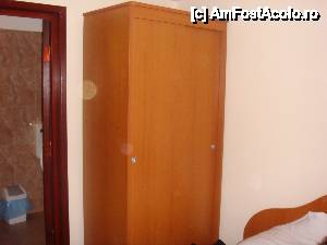 [P11] Imagine din camera- este vizibil si accesul catre baie » foto by alb1573
 - 
<span class="allrVoted glyphicon glyphicon-heart hidden" id="av401272"></span>
<a class="m-l-10 hidden" id="sv401272" onclick="voting_Foto_DelVot(,401272,10299)" role="button">șterge vot <span class="glyphicon glyphicon-remove"></span></a>
<a id="v9401272" class=" c-red"  onclick="voting_Foto_SetVot(401272)" role="button"><span class="glyphicon glyphicon-heart-empty"></span> <b>LIKE</b> = Votează poza</a> <img class="hidden"  id="f401272W9" src="/imagini/loader.gif" border="0" /><span class="AjErrMes hidden" id="e401272ErM"></span>