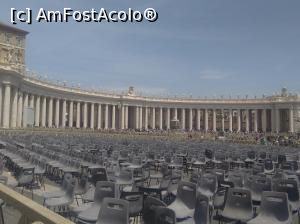 [P56] 56. ”Piazza San Pietro” este, parțial, ocupată de scaune.  » foto by msnd
 - 
<span class="allrVoted glyphicon glyphicon-heart hidden" id="av866550"></span>
<a class="m-l-10 hidden" id="sv866550" onclick="voting_Foto_DelVot(,866550,10398)" role="button">șterge vot <span class="glyphicon glyphicon-remove"></span></a>
<a id="v9866550" class=" c-red"  onclick="voting_Foto_SetVot(866550)" role="button"><span class="glyphicon glyphicon-heart-empty"></span> <b>LIKE</b> = Votează poza</a> <img class="hidden"  id="f866550W9" src="/imagini/loader.gif" border="0" /><span class="AjErrMes hidden" id="e866550ErM"></span>
