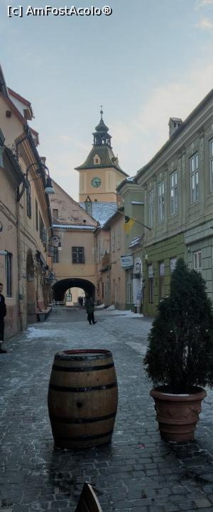 [P01] Străduța îngustă care dă în Piața Sfatului, în stânga este Trattorian. » foto by maryka
 - 
<span class="allrVoted glyphicon glyphicon-heart hidden" id="av1056885"></span>
<a class="m-l-10 hidden" id="sv1056885" onclick="voting_Foto_DelVot(,1056885,10418)" role="button">șterge vot <span class="glyphicon glyphicon-remove"></span></a>
<a id="v91056885" class=" c-red"  onclick="voting_Foto_SetVot(1056885)" role="button"><span class="glyphicon glyphicon-heart-empty"></span> <b>LIKE</b> = Votează poza</a> <img class="hidden"  id="f1056885W9" src="/imagini/loader.gif" border="0" /><span class="AjErrMes hidden" id="e1056885ErM"></span>