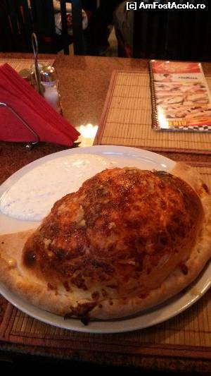 [P07] Pizza Calzone la Ando's.  » foto by alle4295
 - 
<span class="allrVoted glyphicon glyphicon-heart hidden" id="av683642"></span>
<a class="m-l-10 hidden" id="sv683642" onclick="voting_Foto_DelVot(,683642,10418)" role="button">șterge vot <span class="glyphicon glyphicon-remove"></span></a>
<a id="v9683642" class=" c-red"  onclick="voting_Foto_SetVot(683642)" role="button"><span class="glyphicon glyphicon-heart-empty"></span> <b>LIKE</b> = Votează poza</a> <img class="hidden"  id="f683642W9" src="/imagini/loader.gif" border="0" /><span class="AjErrMes hidden" id="e683642ErM"></span>