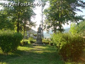 [P06] În parcul de pe insulă ne întâmpină ”Luceafărul poeziei românești”.  » foto by Floryn81
 - 
<span class="allrVoted glyphicon glyphicon-heart hidden" id="av716495"></span>
<a class="m-l-10 hidden" id="sv716495" onclick="voting_Foto_DelVot(,716495,10421)" role="button">șterge vot <span class="glyphicon glyphicon-remove"></span></a>
<a id="v9716495" class=" c-red"  onclick="voting_Foto_SetVot(716495)" role="button"><span class="glyphicon glyphicon-heart-empty"></span> <b>LIKE</b> = Votează poza</a> <img class="hidden"  id="f716495W9" src="/imagini/loader.gif" border="0" /><span class="AjErrMes hidden" id="e716495ErM"></span>