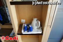 [P10] Facilităţile pentru prepararea de ceai şi cafea constau din fierbător, căni şi pliculeţele cu ceai, cafea solubilă şi zahăr. » foto by Costi
 - 
<span class="allrVoted glyphicon glyphicon-heart hidden" id="av267461"></span>
<a class="m-l-10 hidden" id="sv267461" onclick="voting_Foto_DelVot(,267461,10425)" role="button">șterge vot <span class="glyphicon glyphicon-remove"></span></a>
<a id="v9267461" class=" c-red"  onclick="voting_Foto_SetVot(267461)" role="button"><span class="glyphicon glyphicon-heart-empty"></span> <b>LIKE</b> = Votează poza</a> <img class="hidden"  id="f267461W9" src="/imagini/loader.gif" border="0" /><span class="AjErrMes hidden" id="e267461ErM"></span>