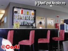 [P18] În hol se află şi un bar, unde se servesc gustări şi diverse băuturi. » foto by Costi
 - 
<span class="allrVoted glyphicon glyphicon-heart hidden" id="av267488"></span>
<a class="m-l-10 hidden" id="sv267488" onclick="voting_Foto_DelVot(,267488,10425)" role="button">șterge vot <span class="glyphicon glyphicon-remove"></span></a>
<a id="v9267488" class=" c-red"  onclick="voting_Foto_SetVot(267488)" role="button"><span class="glyphicon glyphicon-heart-empty"></span> <b>LIKE</b> = Votează poza</a> <img class="hidden"  id="f267488W9" src="/imagini/loader.gif" border="0" /><span class="AjErrMes hidden" id="e267488ErM"></span>