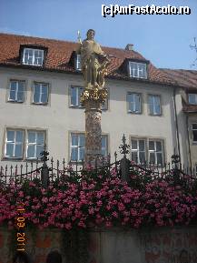 [P04] Rothenburg ob der Tauber - statuie si flori » foto by cryss27
 - 
<span class="allrVoted glyphicon glyphicon-heart hidden" id="av267538"></span>
<a class="m-l-10 hidden" id="sv267538" onclick="voting_Foto_DelVot(,267538,10426)" role="button">șterge vot <span class="glyphicon glyphicon-remove"></span></a>
<a id="v9267538" class=" c-red"  onclick="voting_Foto_SetVot(267538)" role="button"><span class="glyphicon glyphicon-heart-empty"></span> <b>LIKE</b> = Votează poza</a> <img class="hidden"  id="f267538W9" src="/imagini/loader.gif" border="0" /><span class="AjErrMes hidden" id="e267538ErM"></span>