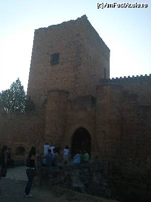 [P18] Intrarea in castel.  » foto by alinaro
 - 
<span class="allrVoted glyphicon glyphicon-heart hidden" id="av339879"></span>
<a class="m-l-10 hidden" id="sv339879" onclick="voting_Foto_DelVot(,339879,10572)" role="button">șterge vot <span class="glyphicon glyphicon-remove"></span></a>
<a id="v9339879" class=" c-red"  onclick="voting_Foto_SetVot(339879)" role="button"><span class="glyphicon glyphicon-heart-empty"></span> <b>LIKE</b> = Votează poza</a> <img class="hidden"  id="f339879W9" src="/imagini/loader.gif" border="0" /><span class="AjErrMes hidden" id="e339879ErM"></span>