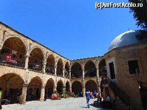 [P14] Hanul se află în colțul de sud-vest al Pieței Asmaaltı, centrul comercial tradițional din Lefkoșa.  » foto by GabrielaG
 - 
<span class="allrVoted glyphicon glyphicon-heart hidden" id="av680360"></span>
<a class="m-l-10 hidden" id="sv680360" onclick="voting_Foto_DelVot(,680360,10592)" role="button">șterge vot <span class="glyphicon glyphicon-remove"></span></a>
<a id="v9680360" class=" c-red"  onclick="voting_Foto_SetVot(680360)" role="button"><span class="glyphicon glyphicon-heart-empty"></span> <b>LIKE</b> = Votează poza</a> <img class="hidden"  id="f680360W9" src="/imagini/loader.gif" border="0" /><span class="AjErrMes hidden" id="e680360ErM"></span>