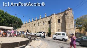 [P52] Locul care pastreaza istoria anilor in care Cipru a facut parte din Imperiul Otoman este Caravanserai Büyük-Khan, cea mai mare asezare otomana din Cipru, construita de turci in secolul al XVI-lea, imediat dupa victoria lor asupra venetienilor care stapaneau anterior zona. Palatul Lusignan se afla anterior aici, iar hanul a fost construit pe ruinele sale. Situat in centrul pietei, Büyük Khan seamana in exterior cu o fortareata de forma patrata.
 » foto by geani anto
 - 
<span class="allrVoted glyphicon glyphicon-heart hidden" id="av1537345"></span>
<a class="m-l-10 hidden" id="sv1537345" onclick="voting_Foto_DelVot(,1537345,10592)" role="button">șterge vot <span class="glyphicon glyphicon-remove"></span></a>
<a id="v91537345" class=" c-red"  onclick="voting_Foto_SetVot(1537345)" role="button"><span class="glyphicon glyphicon-heart-empty"></span> <b>LIKE</b> = Votează poza</a> <img class="hidden"  id="f1537345W9" src="/imagini/loader.gif" border="0" /><span class="AjErrMes hidden" id="e1537345ErM"></span>