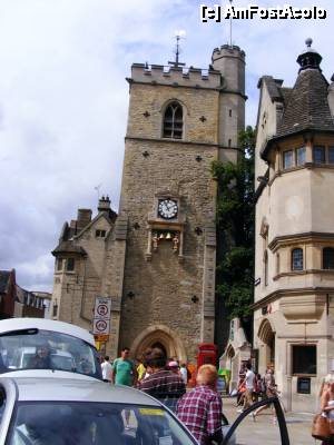 [P04] Oxford - către turnul Carfax, nu foarte înalt, dar lăsat să fie cea mai înaltă clădire din centrul vechi, așa, pentru că englezii sunt politicoși » foto by makuy*
 - 
<span class="allrVoted glyphicon glyphicon-heart hidden" id="av468976"></span>
<a class="m-l-10 hidden" id="sv468976" onclick="voting_Foto_DelVot(,468976,10595)" role="button">șterge vot <span class="glyphicon glyphicon-remove"></span></a>
<a id="v9468976" class=" c-red"  onclick="voting_Foto_SetVot(468976)" role="button"><span class="glyphicon glyphicon-heart-empty"></span> <b>LIKE</b> = Votează poza</a> <img class="hidden"  id="f468976W9" src="/imagini/loader.gif" border="0" /><span class="AjErrMes hidden" id="e468976ErM"></span>