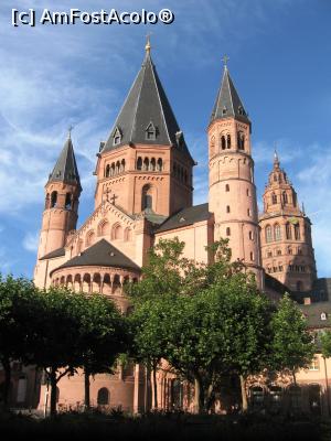[P01] Domul din Mainz » foto by Radu Tudoran
 - 
<span class="allrVoted glyphicon glyphicon-heart hidden" id="av714217"></span>
<a class="m-l-10 hidden" id="sv714217" onclick="voting_Foto_DelVot(,714217,10598)" role="button">șterge vot <span class="glyphicon glyphicon-remove"></span></a>
<a id="v9714217" class=" c-red"  onclick="voting_Foto_SetVot(714217)" role="button"><span class="glyphicon glyphicon-heart-empty"></span> <b>LIKE</b> = Votează poza</a> <img class="hidden"  id="f714217W9" src="/imagini/loader.gif" border="0" /><span class="AjErrMes hidden" id="e714217ErM"></span>