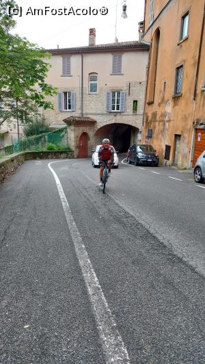[P41] Un biciclist în Citta Alta » foto by Carmen Ion
 - 
<span class="allrVoted glyphicon glyphicon-heart hidden" id="av1372660"></span>
<a class="m-l-10 hidden" id="sv1372660" onclick="voting_Foto_DelVot(,1372660,10639)" role="button">șterge vot <span class="glyphicon glyphicon-remove"></span></a>
<a id="v91372660" class=" c-red"  onclick="voting_Foto_SetVot(1372660)" role="button"><span class="glyphicon glyphicon-heart-empty"></span> <b>LIKE</b> = Votează poza</a> <img class="hidden"  id="f1372660W9" src="/imagini/loader.gif" border="0" /><span class="AjErrMes hidden" id="e1372660ErM"></span>