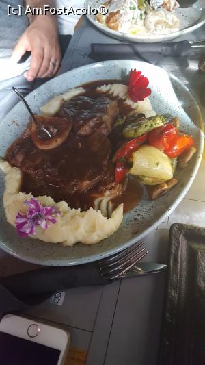 [P06] Friptura de vita - osso buco beef » foto by r-Uca
 - 
<span class="allrVoted glyphicon glyphicon-heart hidden" id="av991478"></span>
<a class="m-l-10 hidden" id="sv991478" onclick="voting_Foto_DelVot(,991478,10654)" role="button">șterge vot <span class="glyphicon glyphicon-remove"></span></a>
<a id="v9991478" class=" c-red"  onclick="voting_Foto_SetVot(991478)" role="button"><span class="glyphicon glyphicon-heart-empty"></span> <b>LIKE</b> = Votează poza</a> <img class="hidden"  id="f991478W9" src="/imagini/loader.gif" border="0" /><span class="AjErrMes hidden" id="e991478ErM"></span>