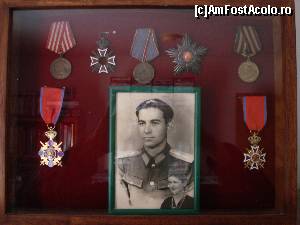 [P08] In 1946 este decorat de rege cu Coroana Romaniei in grad de cavaler, cu spade si panglica de Virtute Militara. In 1967 este decorat de comunisti cu Steaua Romaniei, intr-o incercare de reparare a greselilor trecutului. 
Glorie eterna ostasilor romani!  » foto by ccondeiu
 - 
<span class="allrVoted glyphicon glyphicon-heart hidden" id="av577752"></span>
<a class="m-l-10 hidden" id="sv577752" onclick="voting_Foto_DelVot(,577752,10662)" role="button">șterge vot <span class="glyphicon glyphicon-remove"></span></a>
<a id="v9577752" class=" c-red"  onclick="voting_Foto_SetVot(577752)" role="button"><span class="glyphicon glyphicon-heart-empty"></span> <b>LIKE</b> = Votează poza</a> <img class="hidden"  id="f577752W9" src="/imagini/loader.gif" border="0" /><span class="AjErrMes hidden" id="e577752ErM"></span>