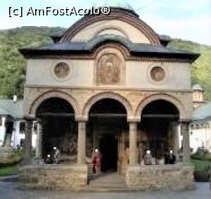 [P33] Manastirea Cozia, NEVOTABILĂ » foto by Michi
 - 
<span class="allrVoted glyphicon glyphicon-heart hidden" id="av1382364"></span>
<a class="m-l-10 hidden" id="sv1382364" onclick="voting_Foto_DelVot(,1382364,10662)" role="button">șterge vot <span class="glyphicon glyphicon-remove"></span></a>
<a id="v91382364" class=" c-red"  onclick="voting_Foto_SetVot(1382364)" role="button"><span class="glyphicon glyphicon-heart-empty"></span> <b>LIKE</b> = Votează poza</a> <img class="hidden"  id="f1382364W9" src="/imagini/loader.gif" border="0" /><span class="AjErrMes hidden" id="e1382364ErM"></span>