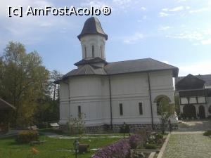 [P01] Mânăstirea Icoana - vedere de ansamblu » foto by costy69*
 - 
<span class="allrVoted glyphicon glyphicon-heart hidden" id="av710047"></span>
<a class="m-l-10 hidden" id="sv710047" onclick="voting_Foto_DelVot(,710047,10687)" role="button">șterge vot <span class="glyphicon glyphicon-remove"></span></a>
<a id="v9710047" class=" c-red"  onclick="voting_Foto_SetVot(710047)" role="button"><span class="glyphicon glyphicon-heart-empty"></span> <b>LIKE</b> = Votează poza</a> <img class="hidden"  id="f710047W9" src="/imagini/loader.gif" border="0" /><span class="AjErrMes hidden" id="e710047ErM"></span>