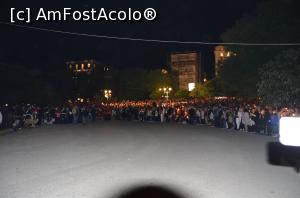 [P17] Mulțimea de oameni după ce au luat lumină așteaptă vestea invierii Domnului. » foto by Ioan Raita
 - 
<span class="allrVoted glyphicon glyphicon-heart hidden" id="av738069"></span>
<a class="m-l-10 hidden" id="sv738069" onclick="voting_Foto_DelVot(,738069,10697)" role="button">șterge vot <span class="glyphicon glyphicon-remove"></span></a>
<a id="v9738069" class=" c-red"  onclick="voting_Foto_SetVot(738069)" role="button"><span class="glyphicon glyphicon-heart-empty"></span> <b>LIKE</b> = Votează poza</a> <img class="hidden"  id="f738069W9" src="/imagini/loader.gif" border="0" /><span class="AjErrMes hidden" id="e738069ErM"></span>
