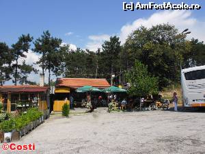 [P03] Al treilea popas bulgăresc, zis ”La cașcaval”. O speluncă mizerabilă, de unde nu am îndrăznit să cumpăr decât o sticlă de bere Kamenița (la prețul de 5 lei).  » foto by Costi
 - 
<span class="allrVoted glyphicon glyphicon-heart hidden" id="av561054"></span>
<a class="m-l-10 hidden" id="sv561054" onclick="voting_Foto_DelVot(,561054,10840)" role="button">șterge vot <span class="glyphicon glyphicon-remove"></span></a>
<a id="v9561054" class=" c-red"  onclick="voting_Foto_SetVot(561054)" role="button"><span class="glyphicon glyphicon-heart-empty"></span> <b>LIKE</b> = Votează poza</a> <img class="hidden"  id="f561054W9" src="/imagini/loader.gif" border="0" /><span class="AjErrMes hidden" id="e561054ErM"></span>