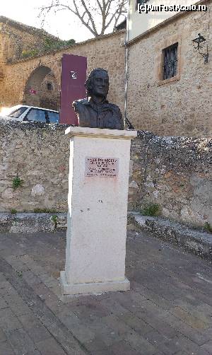 [P13] Statuia lui Félix Rodríguez de la Fuente din Plaza Nueva.  » foto by alinaro
 - 
<span class="allrVoted glyphicon glyphicon-heart hidden" id="av553559"></span>
<a class="m-l-10 hidden" id="sv553559" onclick="voting_Foto_DelVot(,553559,10921)" role="button">șterge vot <span class="glyphicon glyphicon-remove"></span></a>
<a id="v9553559" class=" c-red"  onclick="voting_Foto_SetVot(553559)" role="button"><span class="glyphicon glyphicon-heart-empty"></span> <b>LIKE</b> = Votează poza</a> <img class="hidden"  id="f553559W9" src="/imagini/loader.gif" border="0" /><span class="AjErrMes hidden" id="e553559ErM"></span>