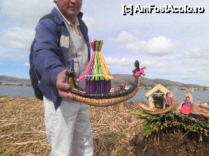 P10 [JAN-2013] 'Lacul Titicaca [...]' / o barca oferita spre vanzare, era prea comlicat sa o port dupa mine si sa ajunga intreaga in RO