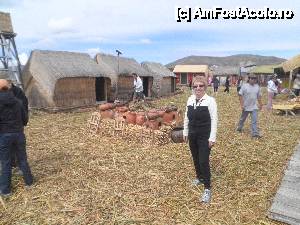 [P22] 'Lacul Titicaca [...]' / au buticuri, unde vand diverse suveniruri sau oale de lut » foto by grecudoina
 - 
<span class="allrVoted glyphicon glyphicon-heart hidden" id="av399555"></span>
<a class="m-l-10 hidden" id="sv399555" onclick="voting_Foto_DelVot(,399555,11005)" role="button">șterge vot <span class="glyphicon glyphicon-remove"></span></a>
<a id="v9399555" class=" c-red"  onclick="voting_Foto_SetVot(399555)" role="button"><span class="glyphicon glyphicon-heart-empty"></span> <b>LIKE</b> = Votează poza</a> <img class="hidden"  id="f399555W9" src="/imagini/loader.gif" border="0" /><span class="AjErrMes hidden" id="e399555ErM"></span>