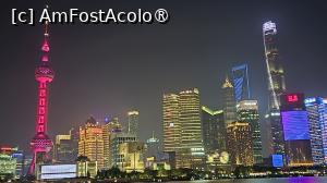 [P13] De la crearea sa in anii 1990, Noua Zona Pudong a devenit rapid unul dintre cele mai aglomerate si mai prospere cartiere din lume, insa deoarece este in mare parte un cartier de afaceri, nu exista prea multe activitati turistice aici. Primii 4 cei mai inalti zgarie-nori sunt (de la stanga la dreapta), Oriental Pearl Tower,  Jin Mao Tower, World Financial Center și Shanghai Tower. » foto by geani anto
 - 
<span class="allrVoted glyphicon glyphicon-heart hidden" id="av1506779"></span>
<a class="m-l-10 hidden" id="sv1506779" onclick="voting_Foto_DelVot(,1506779,11037)" role="button">șterge vot <span class="glyphicon glyphicon-remove"></span></a>
<a id="v91506779" class=" c-red"  onclick="voting_Foto_SetVot(1506779)" role="button"><span class="glyphicon glyphicon-heart-empty"></span> <b>LIKE</b> = Votează poza</a> <img class="hidden"  id="f1506779W9" src="/imagini/loader.gif" border="0" /><span class="AjErrMes hidden" id="e1506779ErM"></span>