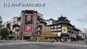 [P01] In sudul orasului Shanghai, se afla un cartierul istoric alcatuit din Gradina Yu, templul taoist - Templul Zeului Orasului Vechi, cunoscut si sub numele de Chenghuang Miao si Bazarul Gradinii Yu.  » foto by geani anto
 - 
<span class="allrVoted glyphicon glyphicon-heart hidden" id="av1508407"></span>
<a class="m-l-10 hidden" id="sv1508407" onclick="voting_Foto_DelVot(,1508407,11037)" role="button">șterge vot <span class="glyphicon glyphicon-remove"></span></a>
<a id="v91508407" class=" c-red"  onclick="voting_Foto_SetVot(1508407)" role="button"><span class="glyphicon glyphicon-heart-empty"></span> <b>LIKE</b> = Votează poza</a> <img class="hidden"  id="f1508407W9" src="/imagini/loader.gif" border="0" /><span class="AjErrMes hidden" id="e1508407ErM"></span>