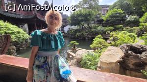 [P21] De-a lungul secolelor, gradina a fost deteriorata, reparata si schimbata, reflectand urcusurile si coborasurile istoriei proprii a Shanghai. In anul 1961 s-a deschis publicului, devenind un loc popular pentru vizitatori.

 » foto by geani anto
 - 
<span class="allrVoted glyphicon glyphicon-heart hidden" id="av1508426"></span>
<a class="m-l-10 hidden" id="sv1508426" onclick="voting_Foto_DelVot(,1508426,11037)" role="button">șterge vot <span class="glyphicon glyphicon-remove"></span></a>
<a id="v91508426" class=" c-red"  onclick="voting_Foto_SetVot(1508426)" role="button"><span class="glyphicon glyphicon-heart-empty"></span> <b>LIKE</b> = Votează poza</a> <img class="hidden"  id="f1508426W9" src="/imagini/loader.gif" border="0" /><span class="AjErrMes hidden" id="e1508426ErM"></span>