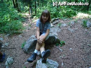 [P12] Am ajuns la peșteră și fiecare s-a așezat, să se odihnească, pe unde a apucat.  » foto by Utube
 - 
<span class="allrVoted glyphicon glyphicon-heart hidden" id="av408301"></span>
<a class="m-l-10 hidden" id="sv408301" onclick="voting_Foto_DelVot(,408301,11045)" role="button">șterge vot <span class="glyphicon glyphicon-remove"></span></a>
<a id="v9408301" class=" c-red"  onclick="voting_Foto_SetVot(408301)" role="button"><span class="glyphicon glyphicon-heart-empty"></span> <b>LIKE</b> = Votează poza</a> <img class="hidden"  id="f408301W9" src="/imagini/loader.gif" border="0" /><span class="AjErrMes hidden" id="e408301ErM"></span>