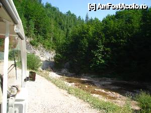 [P02] În drum spre peșteră. În dreapta curge Gârda. Secetă mare!  » foto by Utube
 - 
<span class="allrVoted glyphicon glyphicon-heart hidden" id="av408291"></span>
<a class="m-l-10 hidden" id="sv408291" onclick="voting_Foto_DelVot(,408291,11045)" role="button">șterge vot <span class="glyphicon glyphicon-remove"></span></a>
<a id="v9408291" class=" c-red"  onclick="voting_Foto_SetVot(408291)" role="button"><span class="glyphicon glyphicon-heart-empty"></span> <b>LIKE</b> = Votează poza</a> <img class="hidden"  id="f408291W9" src="/imagini/loader.gif" border="0" /><span class="AjErrMes hidden" id="e408291ErM"></span>