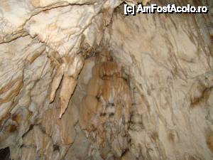 [P25] Formațiuni stalactitice.  » foto by Utube
 - 
<span class="allrVoted glyphicon glyphicon-heart hidden" id="av408314"></span>
<a class="m-l-10 hidden" id="sv408314" onclick="voting_Foto_DelVot(,408314,11045)" role="button">șterge vot <span class="glyphicon glyphicon-remove"></span></a>
<a id="v9408314" class=" c-red"  onclick="voting_Foto_SetVot(408314)" role="button"><span class="glyphicon glyphicon-heart-empty"></span> <b>LIKE</b> = Votează poza</a> <img class="hidden"  id="f408314W9" src="/imagini/loader.gif" border="0" /><span class="AjErrMes hidden" id="e408314ErM"></span>