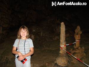 [P28] Panglica în fășurată pe stalagmite este singura tentativă de amenajare.  » foto by Utube
 - 
<span class="allrVoted glyphicon glyphicon-heart hidden" id="av408317"></span>
<a class="m-l-10 hidden" id="sv408317" onclick="voting_Foto_DelVot(,408317,11045)" role="button">șterge vot <span class="glyphicon glyphicon-remove"></span></a>
<a id="v9408317" class=" c-red"  onclick="voting_Foto_SetVot(408317)" role="button"><span class="glyphicon glyphicon-heart-empty"></span> <b>LIKE</b> = Votează poza</a> <img class="hidden"  id="f408317W9" src="/imagini/loader.gif" border="0" /><span class="AjErrMes hidden" id="e408317ErM"></span>