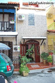 [P10] Greek House Hotel - intrarea din spatele cladirii » foto by deliutza27
 - 
<span class="allrVoted glyphicon glyphicon-heart hidden" id="av298996"></span>
<a class="m-l-10 hidden" id="sv298996" onclick="voting_Foto_DelVot(,298996,11122)" role="button">șterge vot <span class="glyphicon glyphicon-remove"></span></a>
<a id="v9298996" class=" c-red"  onclick="voting_Foto_SetVot(298996)" role="button"><span class="glyphicon glyphicon-heart-empty"></span> <b>LIKE</b> = Votează poza</a> <img class="hidden"  id="f298996W9" src="/imagini/loader.gif" border="0" /><span class="AjErrMes hidden" id="e298996ErM"></span>