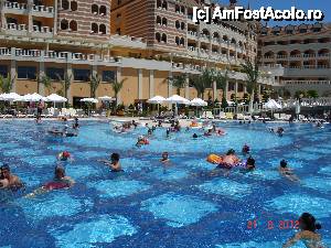 [P26] piscina, in centru Jacuzzi » foto by jimmybitza*
 - 
<span class="allrVoted glyphicon glyphicon-heart hidden" id="av403594"></span>
<a class="m-l-10 hidden" id="sv403594" onclick="voting_Foto_DelVot(,403594,11127)" role="button">șterge vot <span class="glyphicon glyphicon-remove"></span></a>
<a id="v9403594" class=" c-red"  onclick="voting_Foto_SetVot(403594)" role="button"><span class="glyphicon glyphicon-heart-empty"></span> <b>LIKE</b> = Votează poza</a> <img class="hidden"  id="f403594W9" src="/imagini/loader.gif" border="0" /><span class="AjErrMes hidden" id="e403594ErM"></span>
