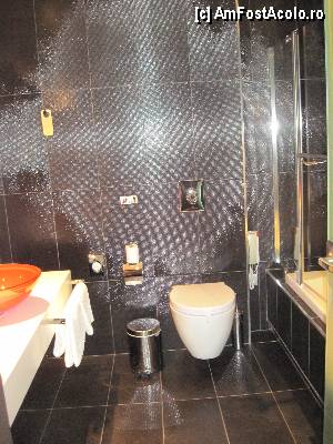 [P03] toaleta camerei » foto by bitza
 - 
<span class="allrVoted glyphicon glyphicon-heart hidden" id="av350299"></span>
<a class="m-l-10 hidden" id="sv350299" onclick="voting_Foto_DelVot(,350299,11139)" role="button">șterge vot <span class="glyphicon glyphicon-remove"></span></a>
<a id="v9350299" class=" c-red"  onclick="voting_Foto_SetVot(350299)" role="button"><span class="glyphicon glyphicon-heart-empty"></span> <b>LIKE</b> = Votează poza</a> <img class="hidden"  id="f350299W9" src="/imagini/loader.gif" border="0" /><span class="AjErrMes hidden" id="e350299ErM"></span>