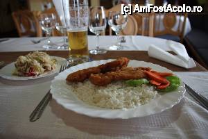 [P15] Hotel Aquamarina Budapesta - restaurant - snitel cu pilaf si muraturi asortate » foto by cristi_an3000
 - 
<span class="allrVoted glyphicon glyphicon-heart hidden" id="av410843"></span>
<a class="m-l-10 hidden" id="sv410843" onclick="voting_Foto_DelVot(,410843,11155)" role="button">șterge vot <span class="glyphicon glyphicon-remove"></span></a>
<a id="v9410843" class=" c-red"  onclick="voting_Foto_SetVot(410843)" role="button"><span class="glyphicon glyphicon-heart-empty"></span> <b>LIKE</b> = Votează poza</a> <img class="hidden"  id="f410843W9" src="/imagini/loader.gif" border="0" /><span class="AjErrMes hidden" id="e410843ErM"></span>