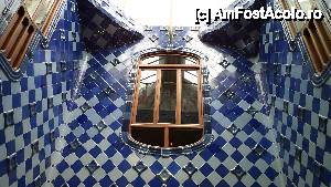 [P12] Casa Battlo. Una din curtile interioare.  » foto by mihaela_b
 - 
<span class="allrVoted glyphicon glyphicon-heart hidden" id="av467328"></span>
<a class="m-l-10 hidden" id="sv467328" onclick="voting_Foto_DelVot(,467328,11160)" role="button">șterge vot <span class="glyphicon glyphicon-remove"></span></a>
<a id="v9467328" class=" c-red"  onclick="voting_Foto_SetVot(467328)" role="button"><span class="glyphicon glyphicon-heart-empty"></span> <b>LIKE</b> = Votează poza</a> <img class="hidden"  id="f467328W9" src="/imagini/loader.gif" border="0" /><span class="AjErrMes hidden" id="e467328ErM"></span>