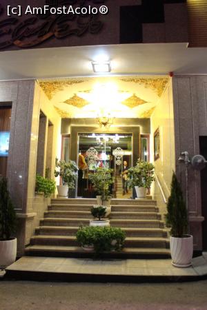 [P34] Isfahan, Hotelul Hasht Behesht Apartment, Intrarea » foto by mprofeanu
 - 
<span class="allrVoted glyphicon glyphicon-heart hidden" id="av862263"></span>
<a class="m-l-10 hidden" id="sv862263" onclick="voting_Foto_DelVot(,862263,11196)" role="button">șterge vot <span class="glyphicon glyphicon-remove"></span></a>
<a id="v9862263" class=" c-red"  onclick="voting_Foto_SetVot(862263)" role="button"><span class="glyphicon glyphicon-heart-empty"></span> <b>LIKE</b> = Votează poza</a> <img class="hidden"  id="f862263W9" src="/imagini/loader.gif" border="0" /><span class="AjErrMes hidden" id="e862263ErM"></span>