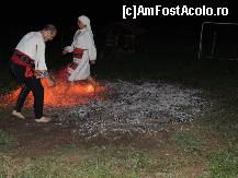 [P10] in seara de sf gheorghe la ei, in seara de paste la noi, cele 2 personaje din poza au dansat pe jarul incins, acesta find un vechi obicei din Bulgaria. precizez ca au dansat desculti.  » foto by hattrick
 - 
<span class="allrVoted glyphicon glyphicon-heart hidden" id="av429808"></span>
<a class="m-l-10 hidden" id="sv429808" onclick="voting_Foto_DelVot(,429808,11286)" role="button">șterge vot <span class="glyphicon glyphicon-remove"></span></a>
<a id="v9429808" class=" c-red"  onclick="voting_Foto_SetVot(429808)" role="button"><span class="glyphicon glyphicon-heart-empty"></span> <b>LIKE</b> = Votează poza</a> <img class="hidden"  id="f429808W9" src="/imagini/loader.gif" border="0" /><span class="AjErrMes hidden" id="e429808ErM"></span>